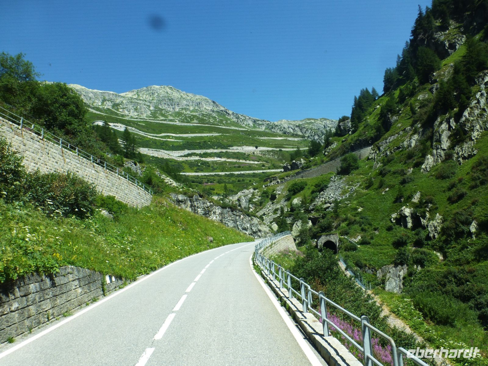Da hinauf geht es jetzt – auf den Grimselpass.