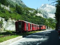 Die Bahn fährt über den Furkapass.