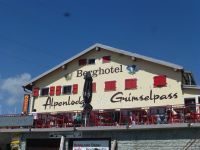 Sonne, eine Terrasse, ein anderer Charakter als der Gotthard im Dunst. 