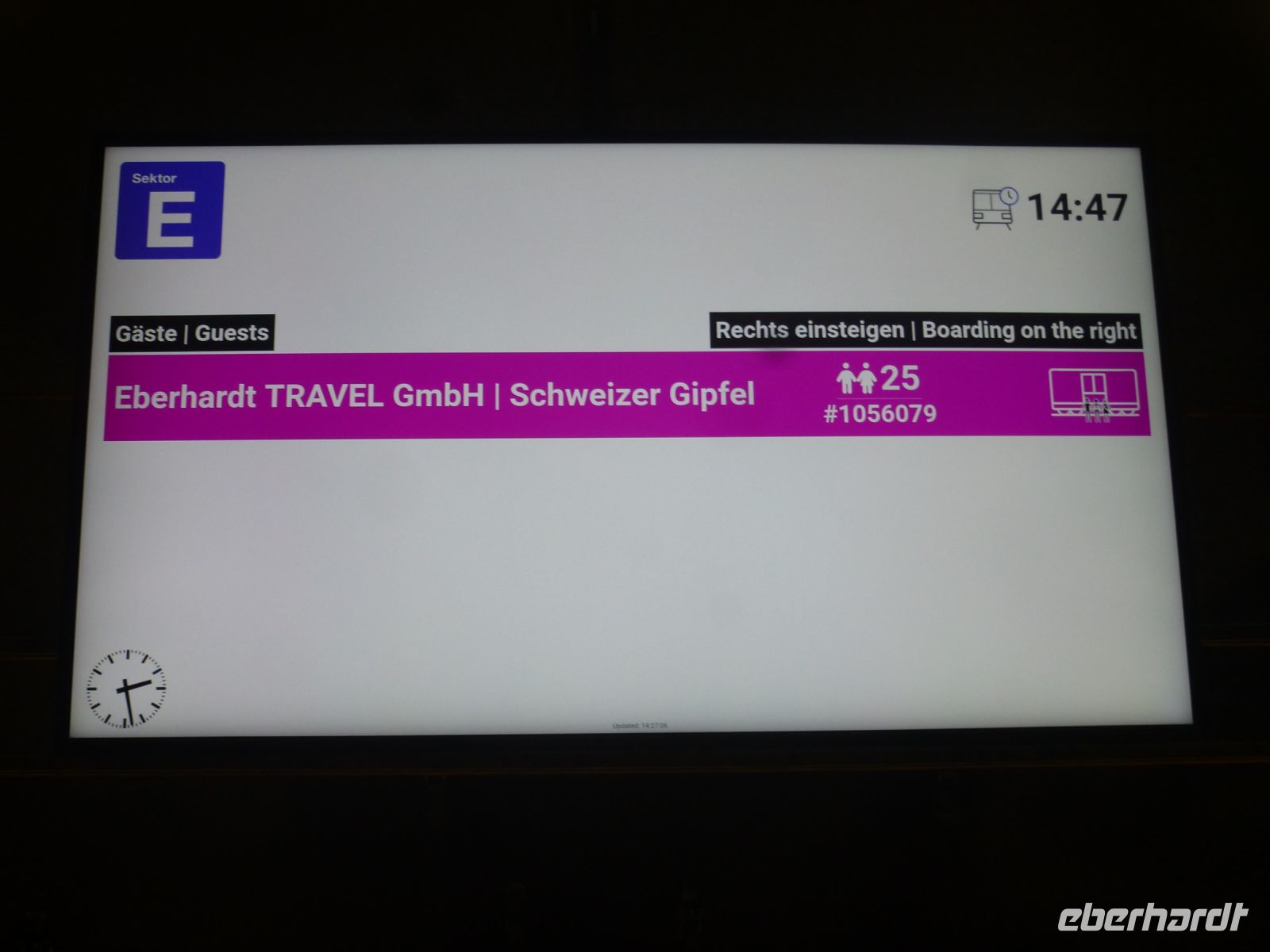 Es geht wieder nach unten, auf reservierten Plätzen.