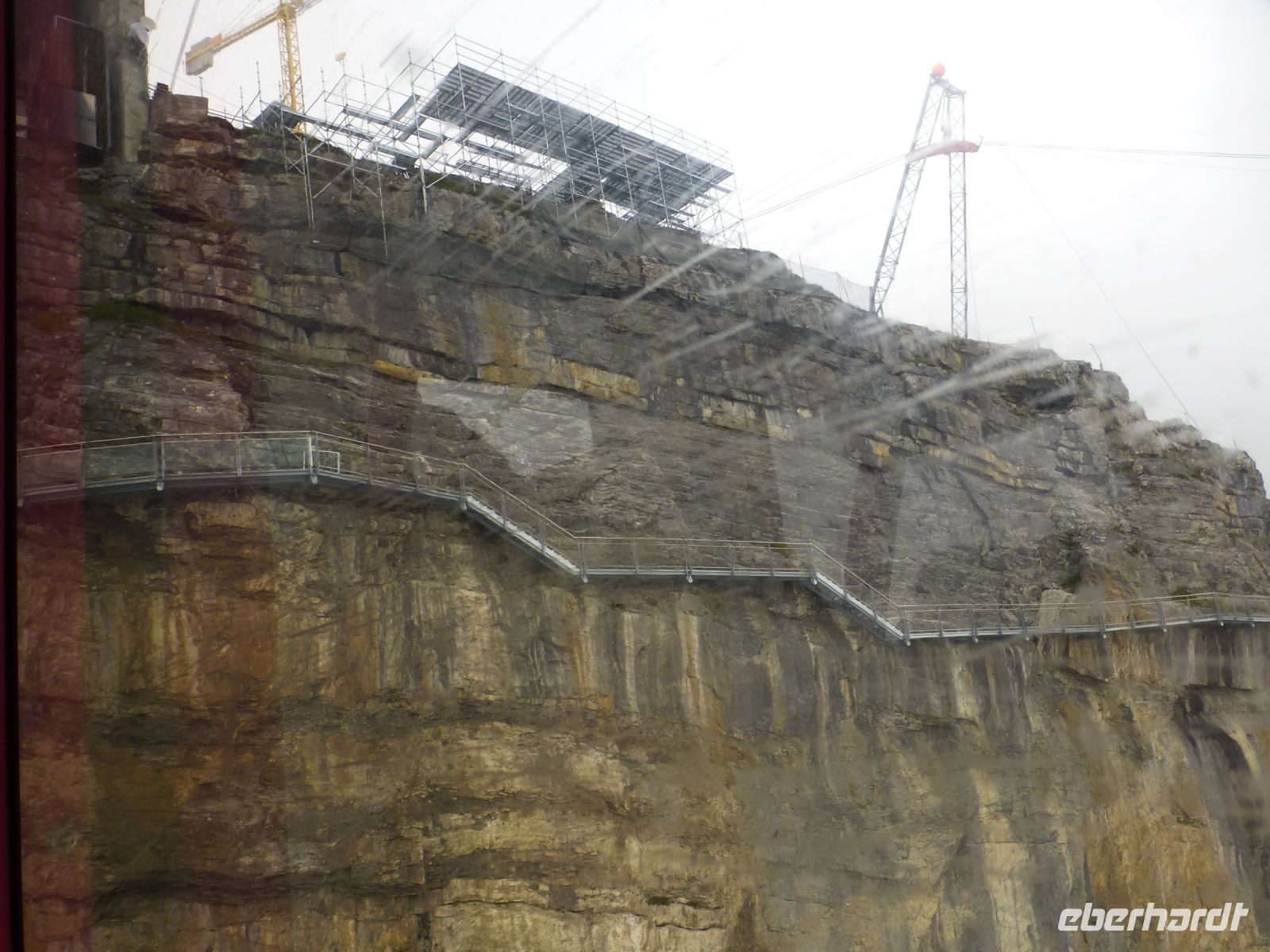 Der Thrill Walk und darüber auch hier eine Baustelle für eine neue Direktlinie. 