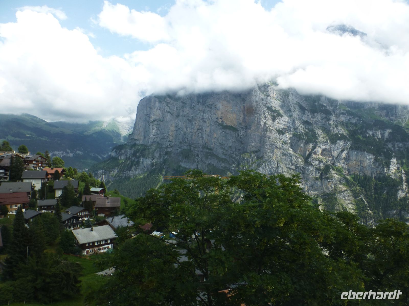 Steile Felsen, genau das Richtige für Base Jumper.