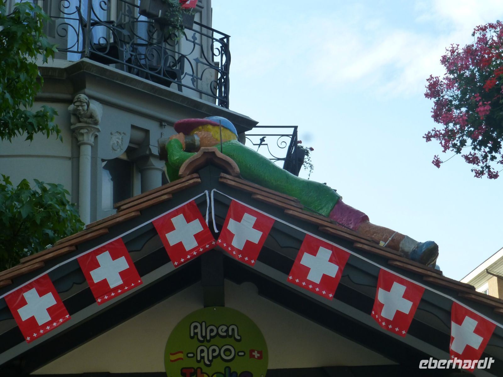 Da liegt schon jemand auf der Lauer, auf der Suche nach neuen Reisezielen. 