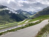Wechselnde Landschaften und schöne aus Blicke auf dem Wege nach Zermatt