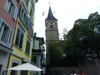 Zürich, Bummel durch die Altstadt, Turmuhr  St.Peter, verfügt über das größte Turmzifferblatt Europas