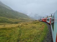 Fahrt mit dem Glacier-Express... - vom Oberalppass hinunter nach Andermatt 