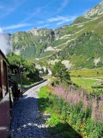 Blick auf Gletsch und Grimselstraße.jpg