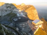 Hotel Pilatus Kulm und Hotel Bellevue in den frühen Morgenstunden