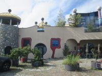 Friedensreich Hundertwasser in Zusammenarbeit mit Herbert Lindemann: Markthalle Altenrhein