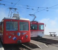 272 Auf der Rigi - Triebwagen verschiedener Generationen treffen sich