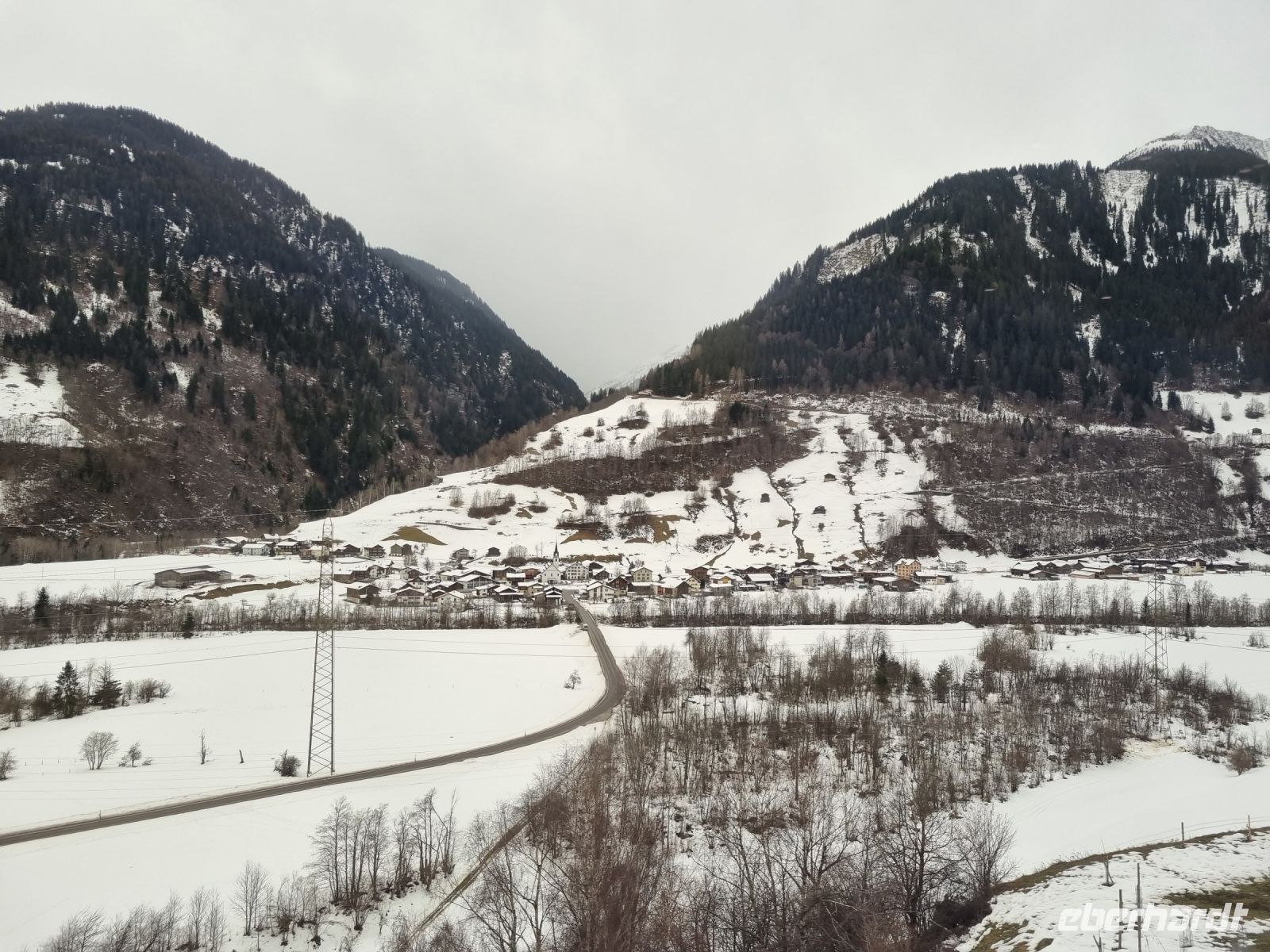 Fahrt mit der Rhätischen Bahn auf der Strecke des Glacier-Express - Vorderrheintal (Surselva)