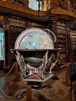 160 St. Gallen - Stiftsbibliothek - Globus der gleichzeitig die Erde und den Himmel darstellt