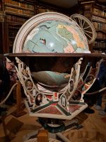 161.1 St. Gallen - Stiftsbibliothek - Globus der gleichzeitig die Erde und den Himmel darstellt