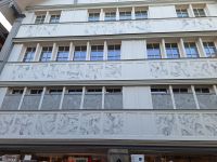 228 Appenzell - typische Fensterläden, die aus den Kassettenverkleidungen hochgezogen werden