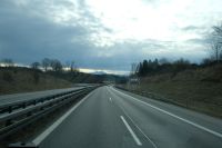 Im Hintergrund sehen wir die Alpen