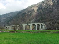 Mit unserem Bus geht es zurück von Tirano nach St. Moritz, hier das Kreisviadukt in Brusio