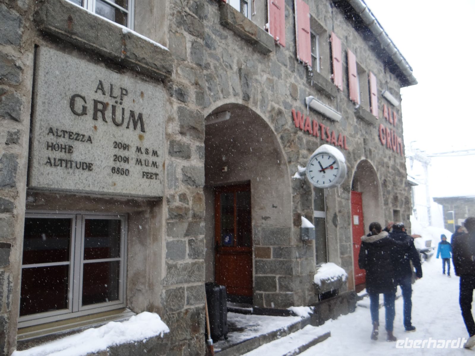Bernina Express, auf der Alp Grüm machen wir eine kurze Pause und steigen aus. 