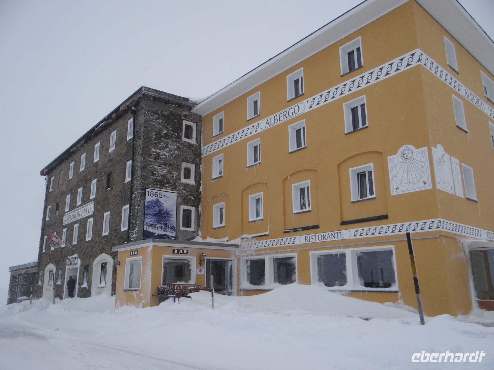 Der Berninapass, unten Frühling, oben Winter. 
