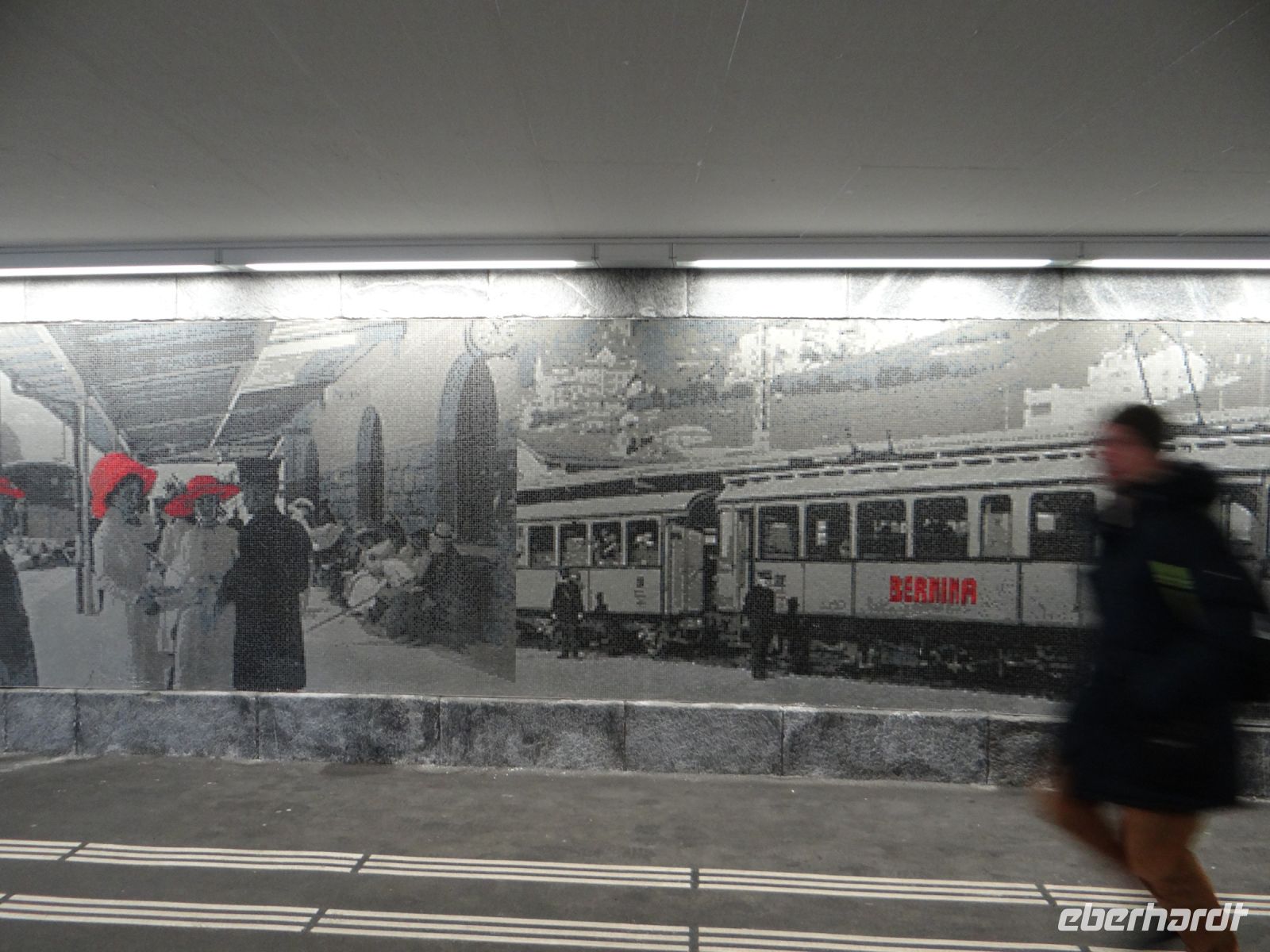 St. Moritz, die Unterführung von der Bushaltestelle zum Bahnhof ist mit hübschen Mosaiken verkleidet.