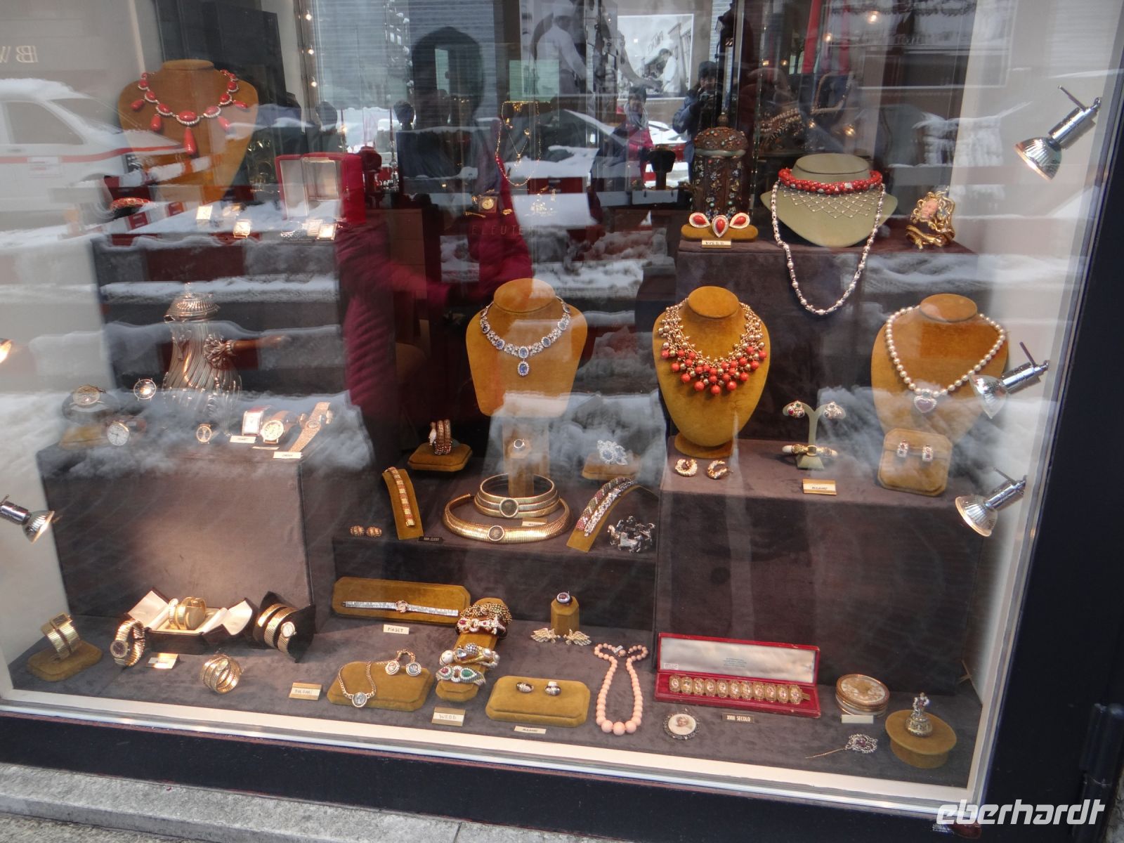 St. Moritz, blink-blink, wo nur trägt man dieses Geschmeide?