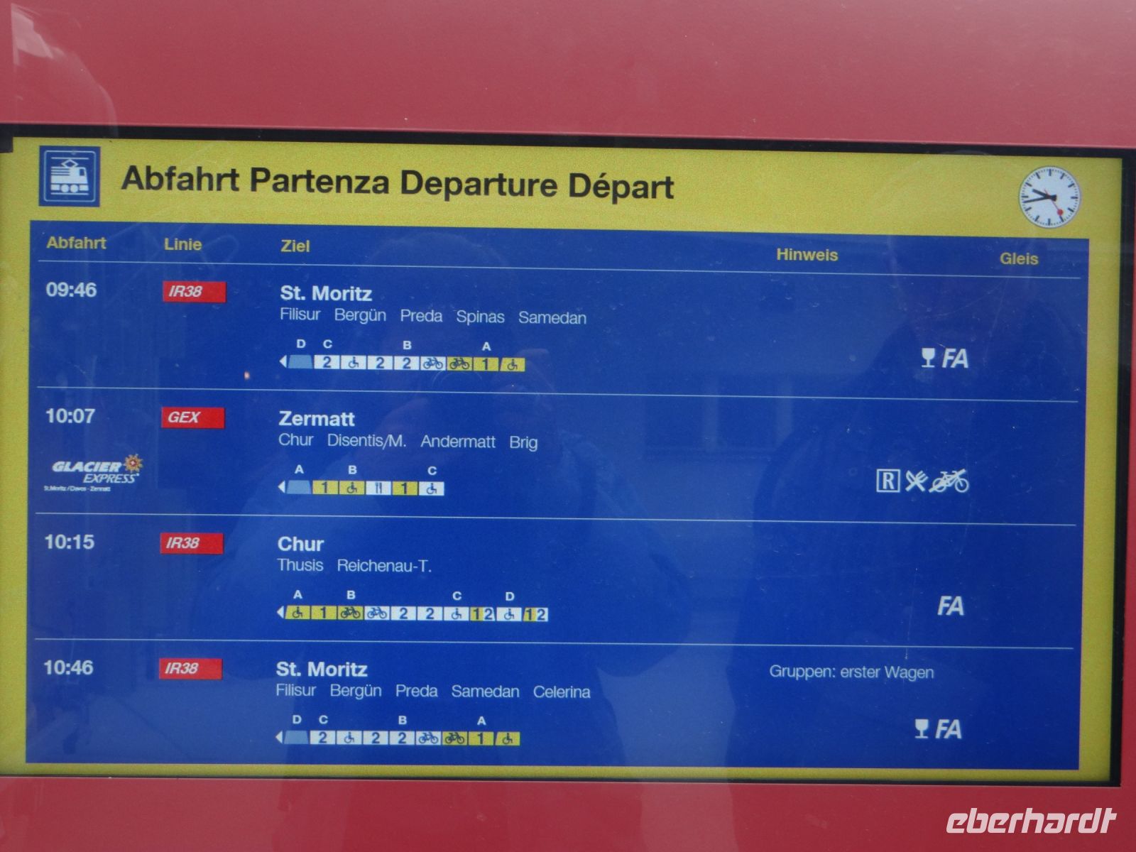 Tiefencastel, unser Glacier Express fährt um 10.07 nach Andermatt.