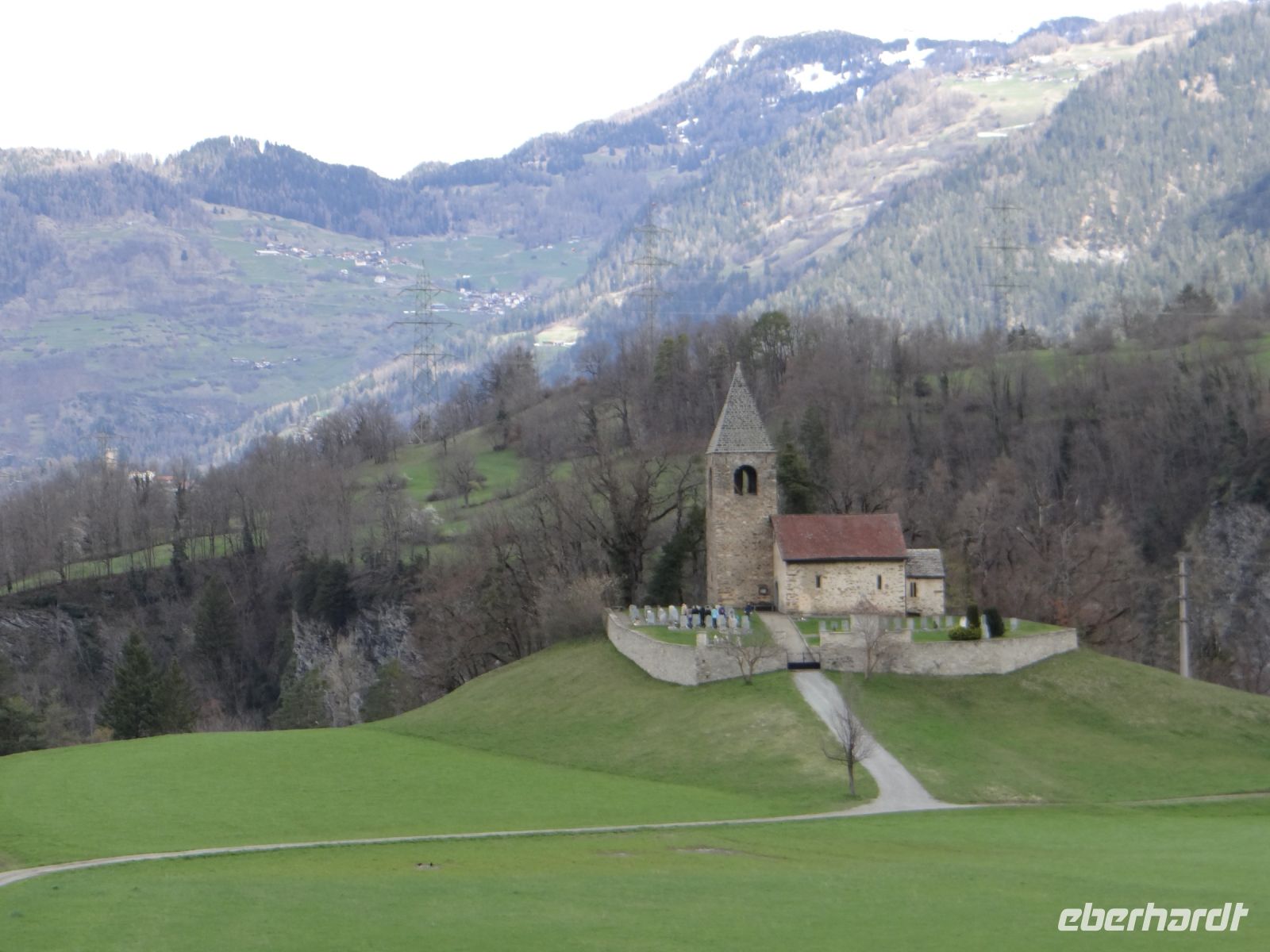 Landschaft zwischen Winter und Frühling