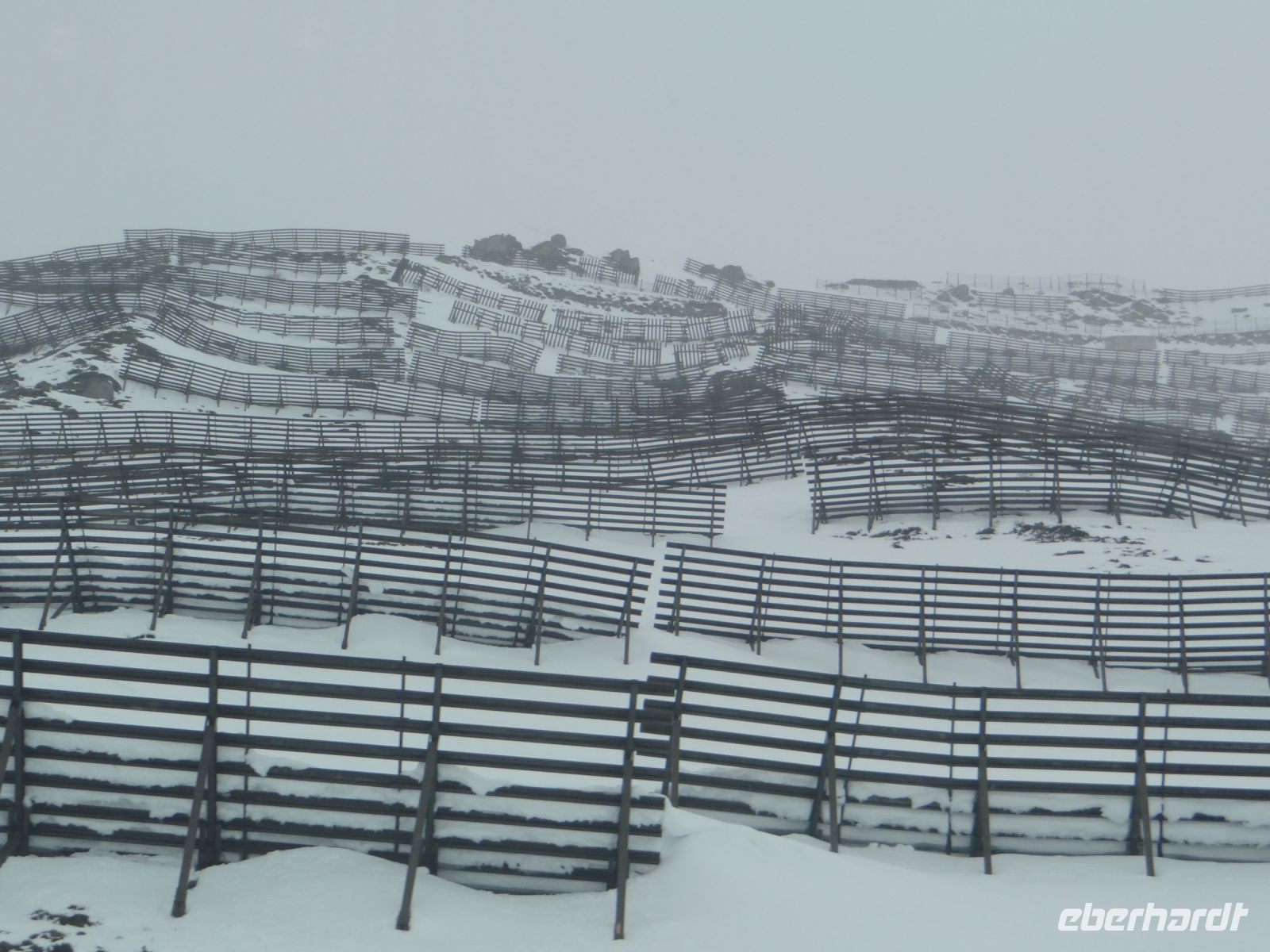 Glacier Express, Lawinenverbauung auf dem Weg nach Nätschen
