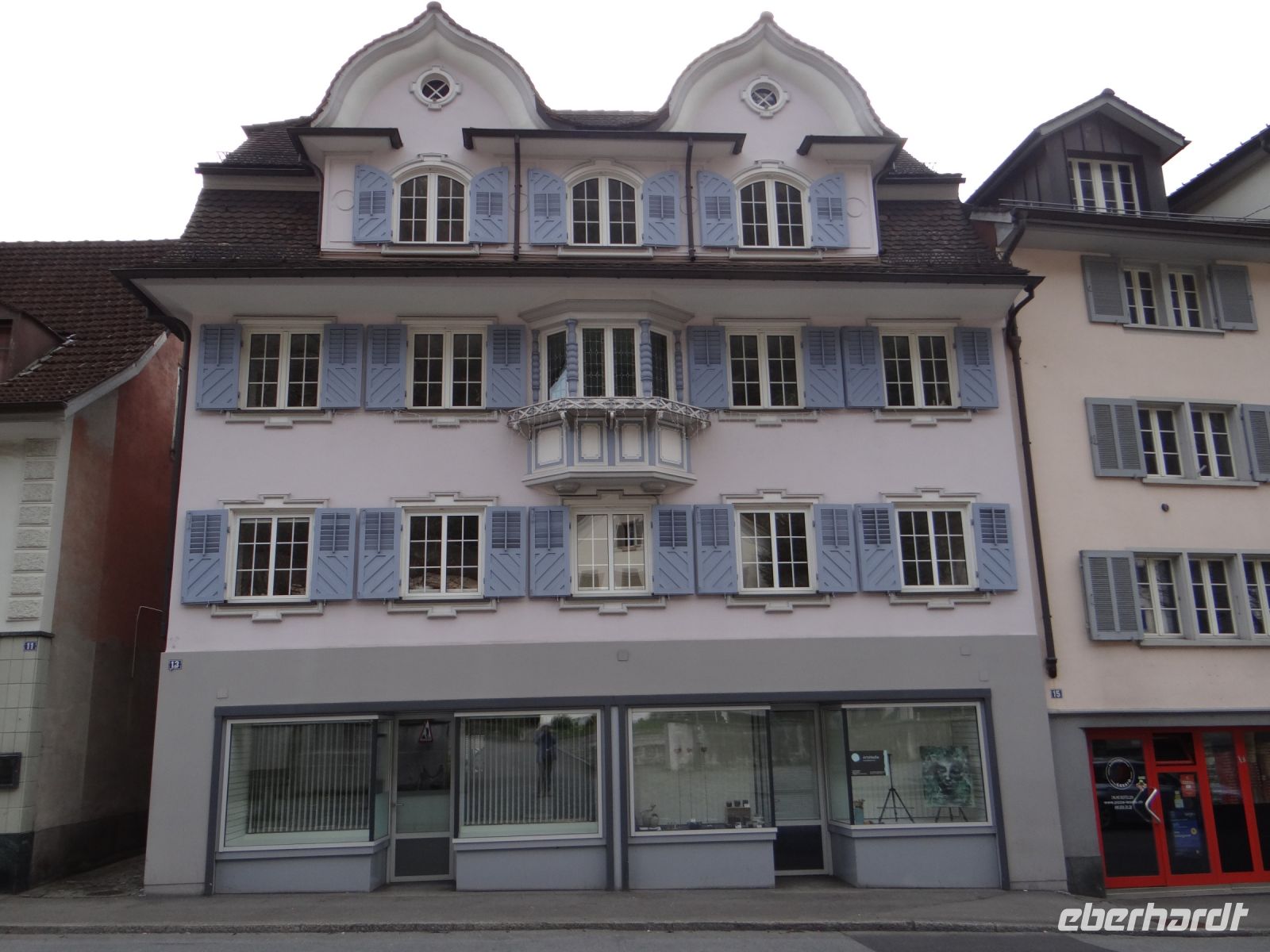 Altdorf, die Häuser entlang der Straße zeugen von Wohlstand. Mit Säumen und Söldnern hat die Stadt ihr Geld verdient.