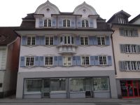 Altdorf, die Häuser entlang der Straße zeugen von Wohlstand. Mit Säumen und Söldnern hat die Stadt ihr Geld verdient.