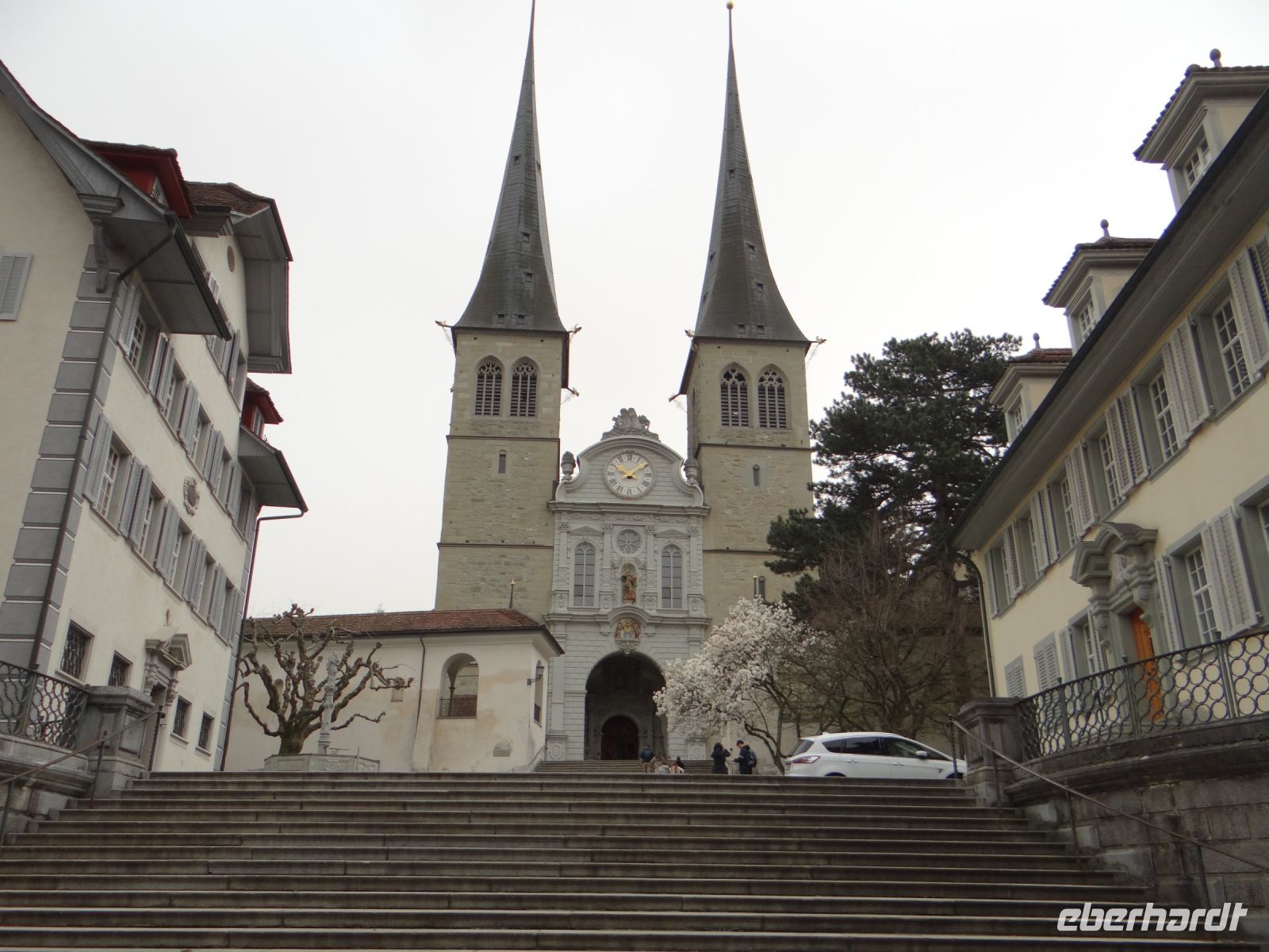 Luzern, die Hofkirche St. Leodegar ist eines der Wahrzeichen der Stadt.