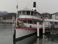 Luzern, ein Raddampfer wartet auf Gäste.