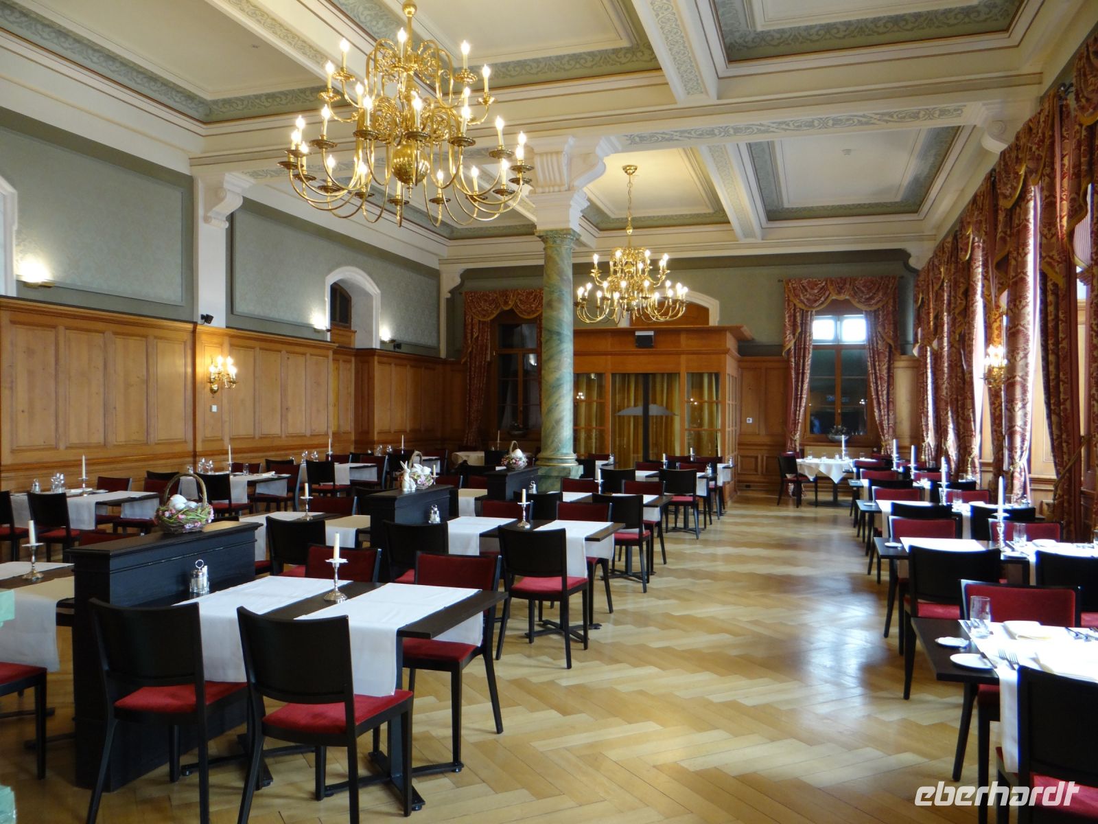 Pilatus, im Viktoriasaal diniert man stilvoll. 