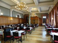 Pilatus, im Viktoriasaal diniert man stilvoll. 