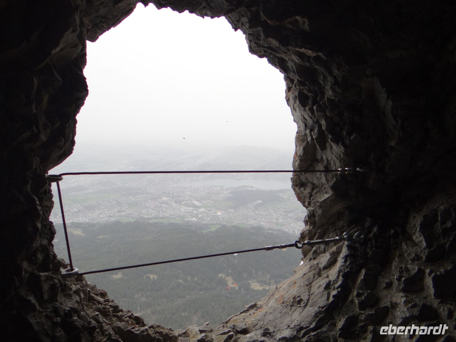 Pilatus, der Drachenweg ist in den Felsen gehauen worden. 