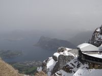 Pilatus, es klart auf, der Bürgenstock mit seiner markanten Nase zeichnet sich ab.