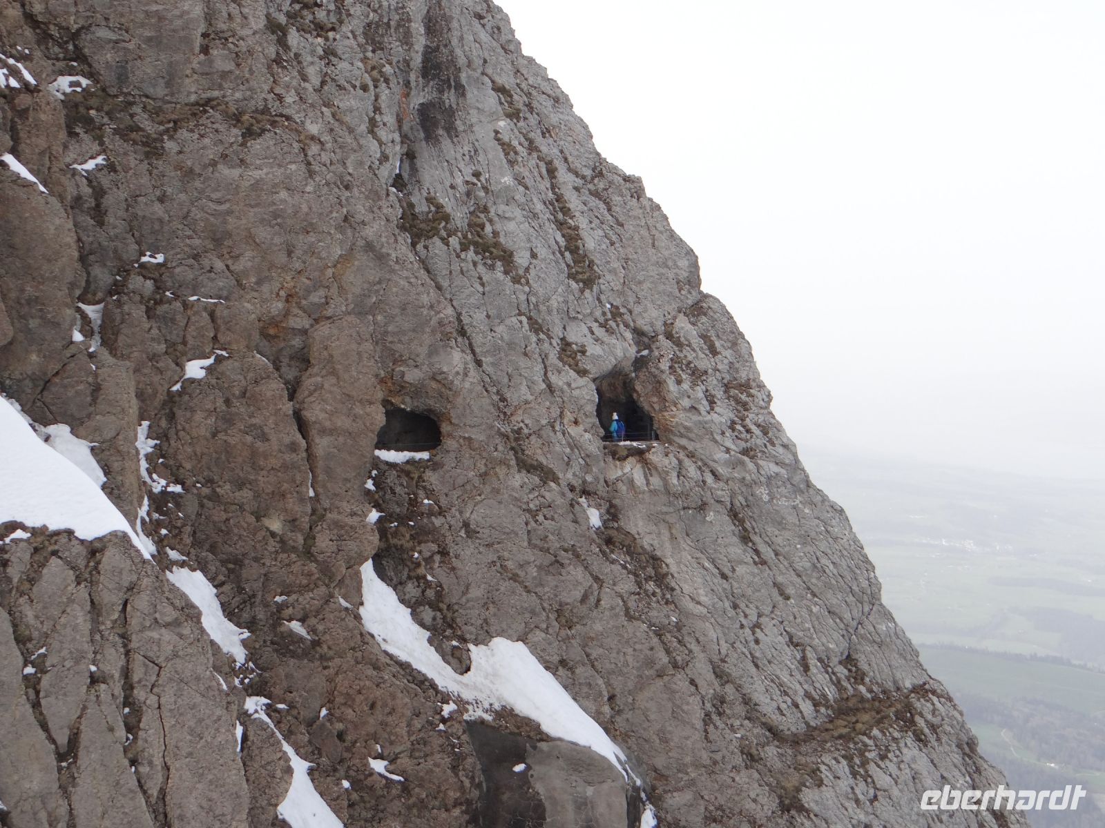Pilatus, der Drachenweg führt entlang der Ausguckslöcher.