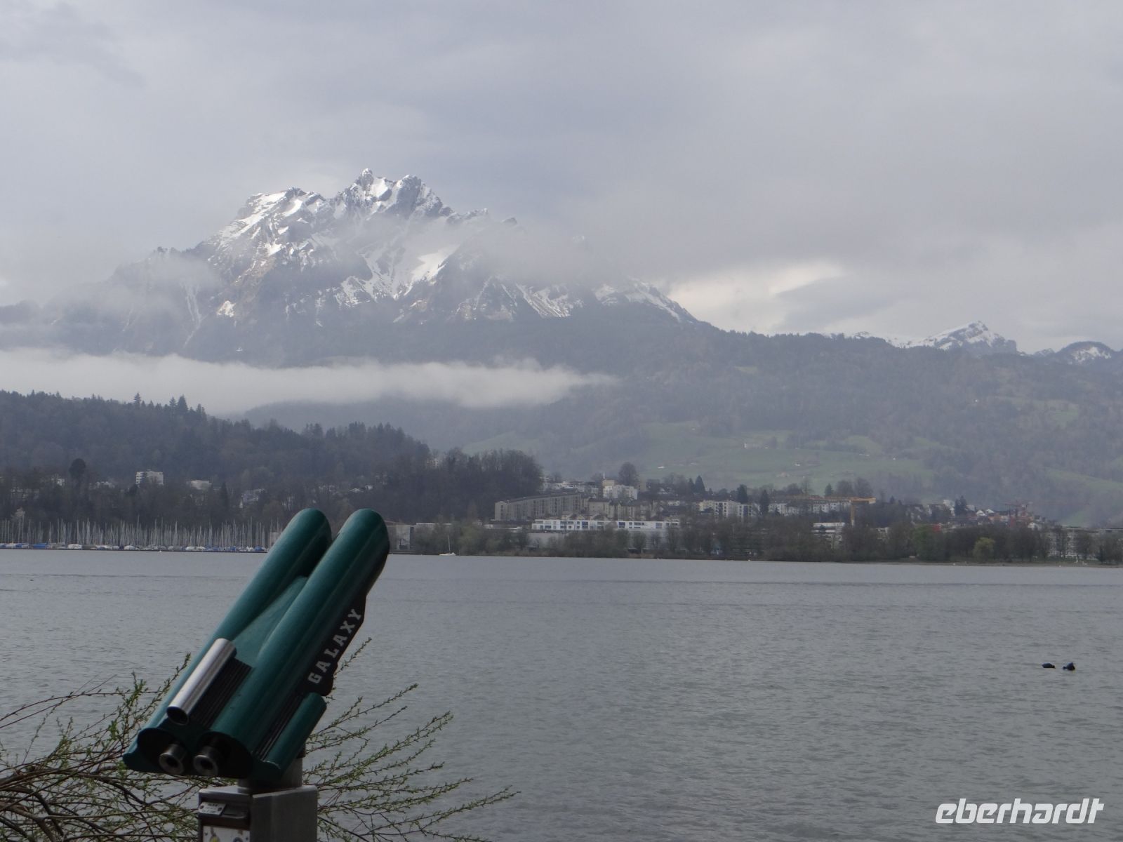 Ostersonntag mit schönem Wetter, wie man es sich zum Ostereiersuchen wünscht. Auf dem Pilatus waren wir gestern.