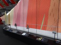 Luzern, Verkehrshaus, Lokomotivhalle. Durch so viele verschiedene Gesteinsschichten musste man sich beim Gotthardbasistunnel graben. 