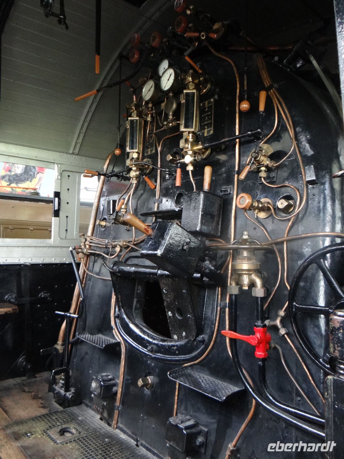 Luzern, Verkehrshaus, Führerstand einer Dampflokomotive – schön wie ein Stillleben.