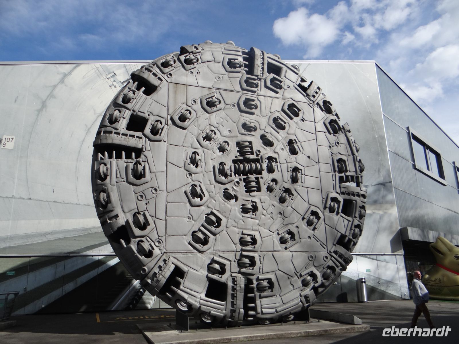 Luzern, Verkehrshaus, diese Riesenmaschine bohrte den 57 km langen Gotthardbasistunnel durch das Gestein.
