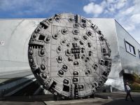 Luzern, Verkehrshaus, diese Riesenmaschine bohrte den 57 km langen Gotthardbasistunnel durch das Gestein.