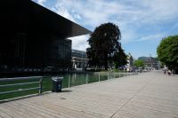 Konzert und Kulturzentrum Luzern, dahinter der Bahnhof
