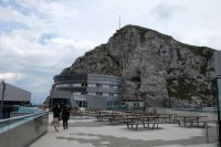 Hotel Bellevue, dahinter der gesperrte Esel