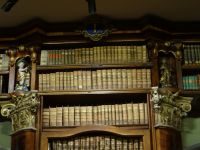 St. Gallen, Stiftsbibliothek, was für ein prachtvoller Rahmen für die Schriften.