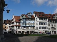 St. Gallen, malerische Häuser gegenüber der Stiftskirche