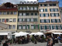 Luzern, auf dem Mühlenplatz lässt es sich schön sitzen. 