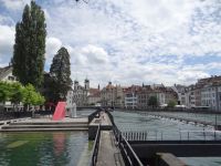 Luzern, das alte Wehr ist eindrucksvoll und reguliert die Wassermassen.