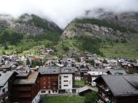 Zermatt ist groß, doch durch die Bauauflagen fügt sich jedes Haus ins Ortsbild ein.