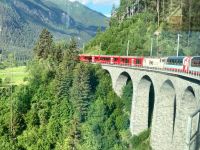 Tag 4 - Unser Glacier-Express auf dem Landwasserviadukt.jpg