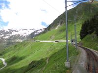 Galerien schützen die Bahnstrecke vor Witterungseinflüssen.